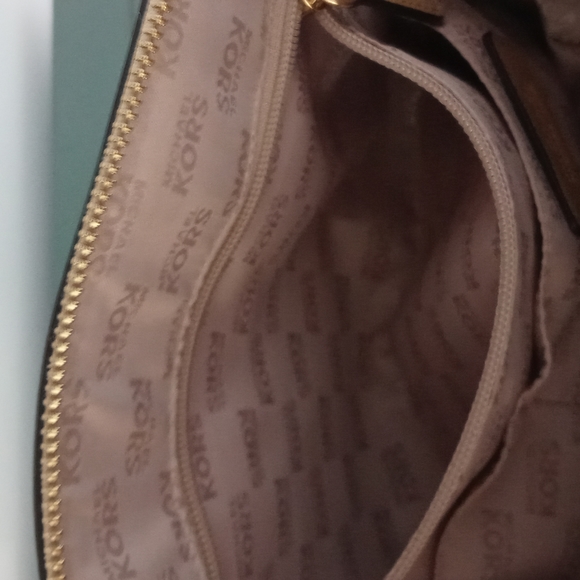Michael Kors purse excellent condition - Picture 14 of 14